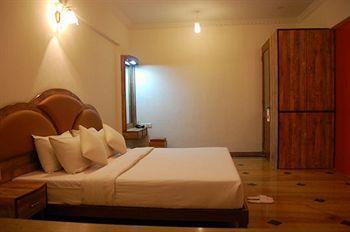Sapphire Hotel Lonavala Exterior photo