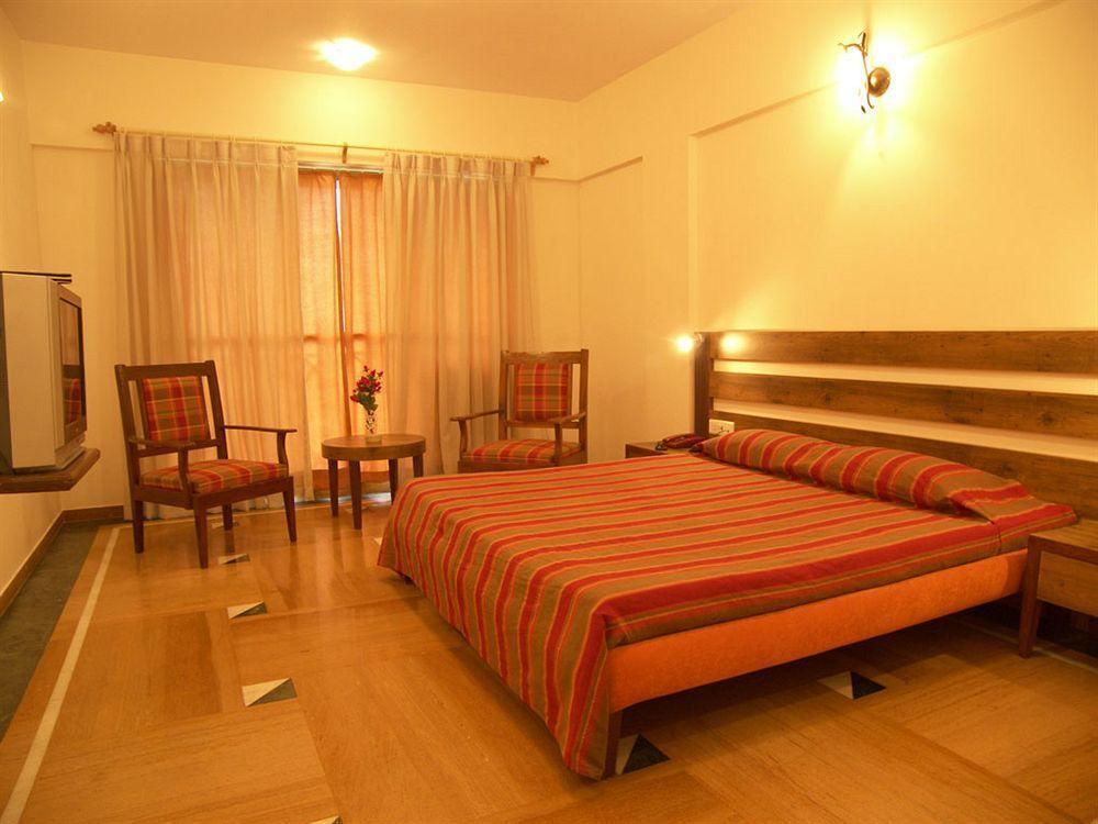Sapphire Hotel Lonavala Exterior photo