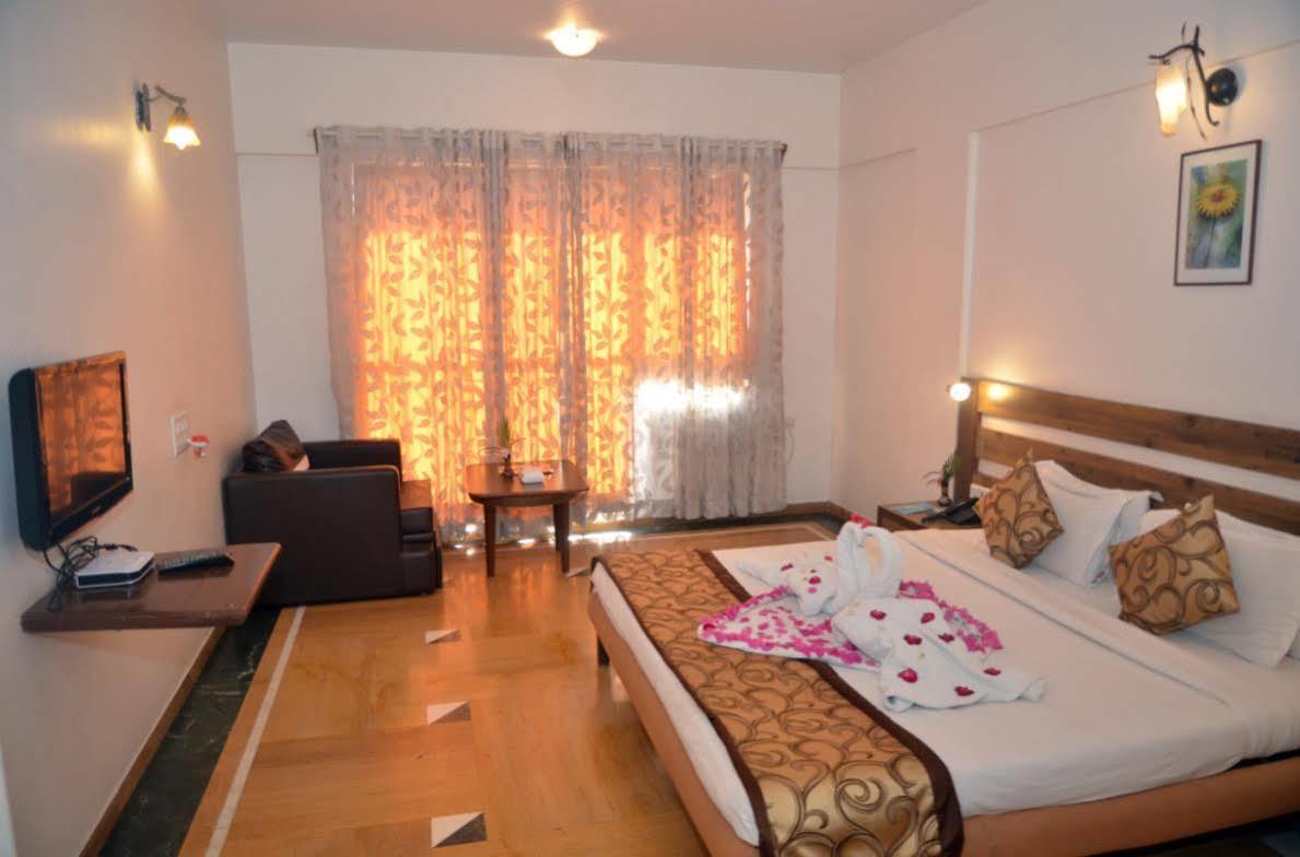 Sapphire Hotel Lonavala Exterior photo