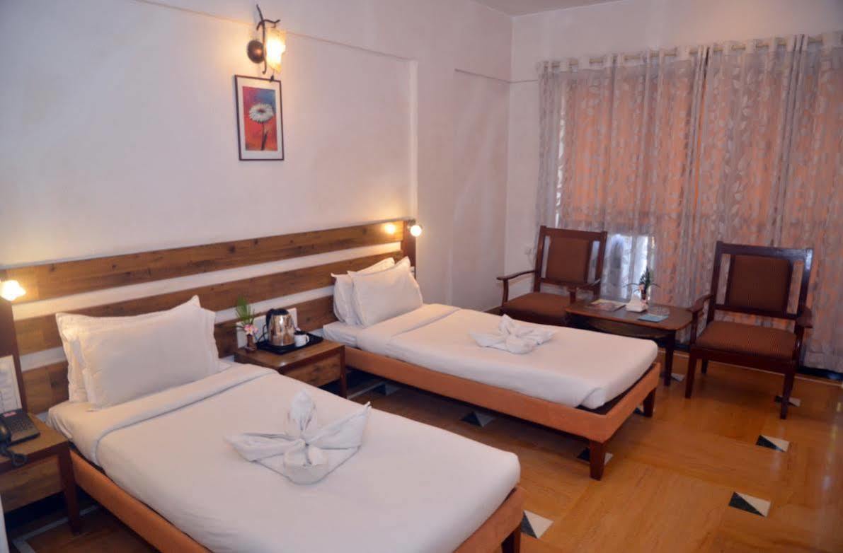 Sapphire Hotel Lonavala Exterior photo